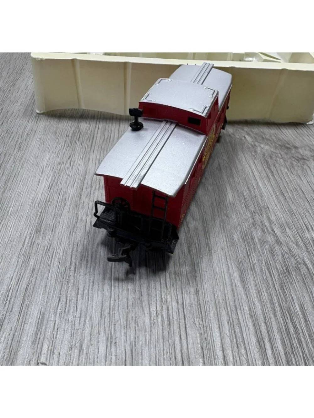 Life-like 8466 40' Box Car Ajax and Santa Fe Caboose 8542